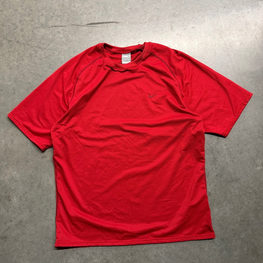 Nike FIT DRY Mens Red Waffle Knit Short Sleeve Training Shirt Size M